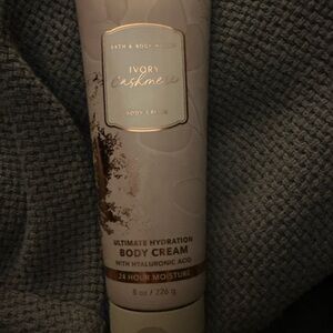 Bath & Body Works ivory cashmere Shea Butter Body Cream